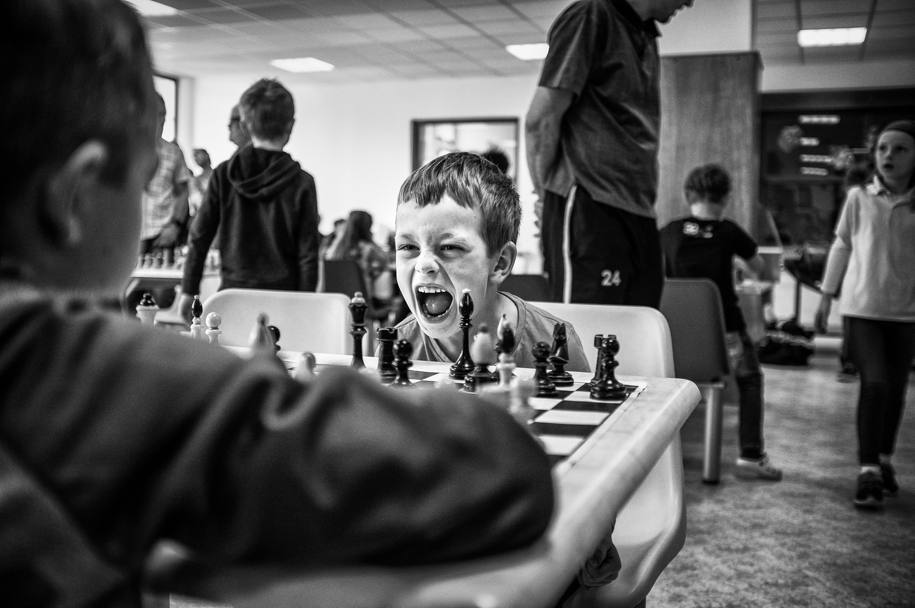 Secondo premio per Michael Hanke che ha immortalato un torneo giovanile di scacchi, un mondo pieno di emozioni, adrenalina e stress.